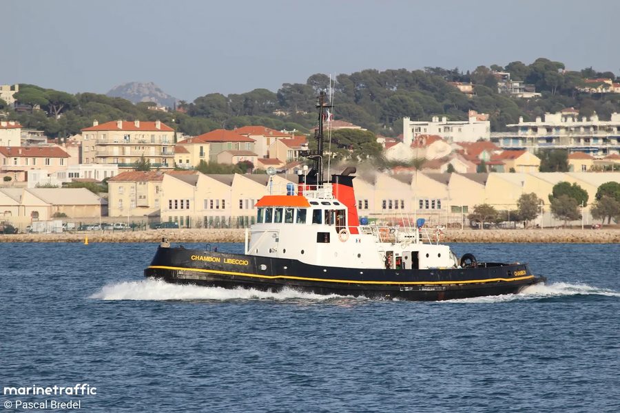 Le remorqueur Chambon Libeccio en rade de Toulon